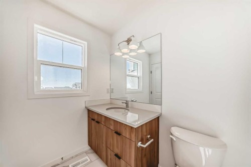1038 Sawgrass Link Nw, Airdrie, AB - Indoor Photo Showing Bathroom
