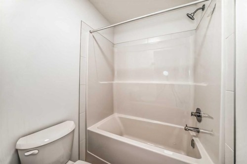 1038 Sawgrass Link Nw, Airdrie, AB - Indoor Photo Showing Bathroom