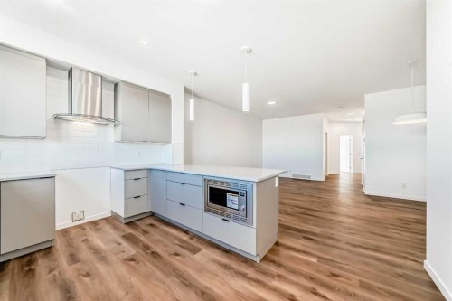 1038 Sawgrass Link Nw, Airdrie, AB - Indoor Photo Showing Kitchen With Upgraded Kitchen