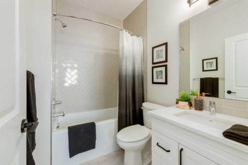 30 Tillotson Loop, Okotoks, AB - Indoor Photo Showing Bathroom