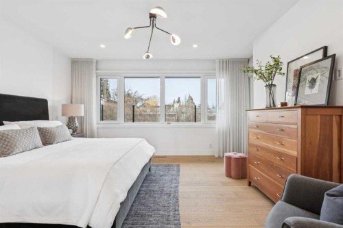 708 Crescent Boulevard Sw, Calgary, AB - Indoor Photo Showing Bedroom