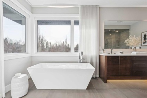 708 Crescent Boulevard Sw, Calgary, AB - Indoor Photo Showing Bathroom