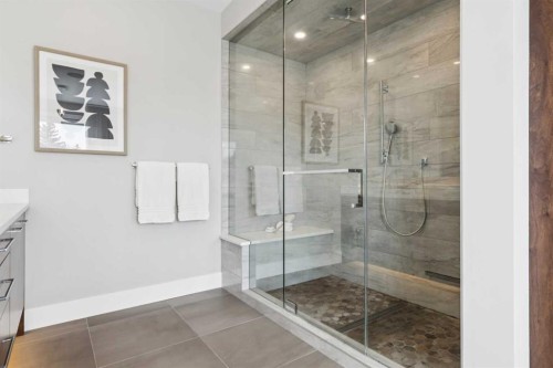 708 Crescent Boulevard Sw, Calgary, AB - Indoor Photo Showing Bathroom
