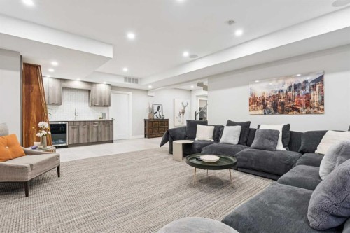 708 Crescent Boulevard Sw, Calgary, AB - Indoor Photo Showing Living Room