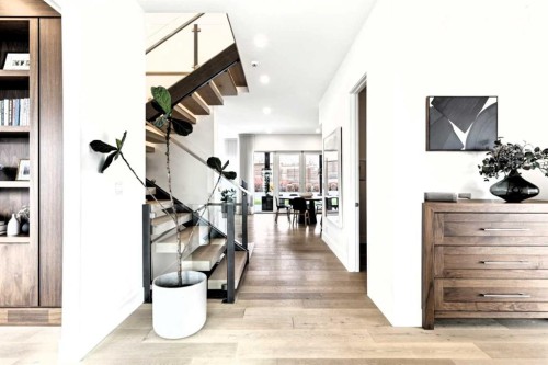 708 Crescent Boulevard Sw, Calgary, AB - Indoor Photo Showing Other Room