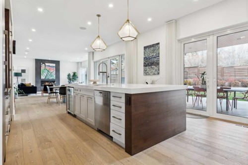 708 Crescent Boulevard Sw, Calgary, AB - Indoor Photo Showing Kitchen With Upgraded Kitchen