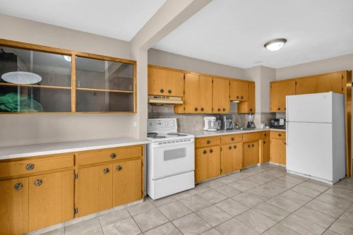 131 2 Avenue North, Vulcan, AB - Indoor Photo Showing Kitchen