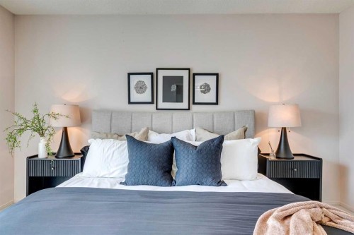 33 Shawnee View Sw, Calgary, AB - Indoor Photo Showing Bedroom