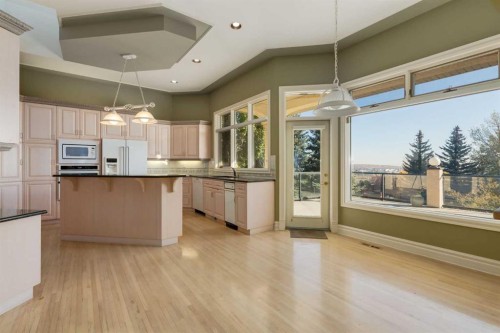 14 Patina Lane Sw, Calgary, AB - Indoor Photo Showing Kitchen