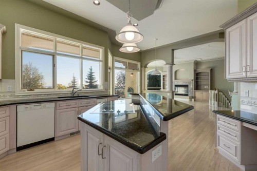 14 Patina Lane Sw, Calgary, AB - Indoor Photo Showing Kitchen
