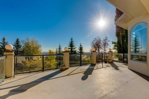 14 Patina Lane Sw, Calgary, AB - Outdoor