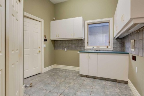 14 Patina Lane Sw, Calgary, AB - Indoor Photo Showing Kitchen