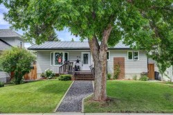 1218 Centre Street  Carstairs, AB T0M 0N0