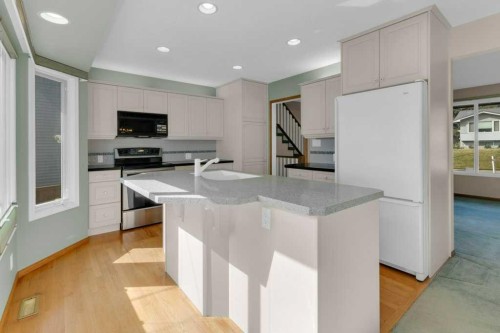 4808 Nordegg Crescent Nw, Calgary, AB - Indoor Photo Showing Kitchen