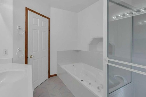 4808 Nordegg Crescent Nw, Calgary, AB - Indoor Photo Showing Bathroom