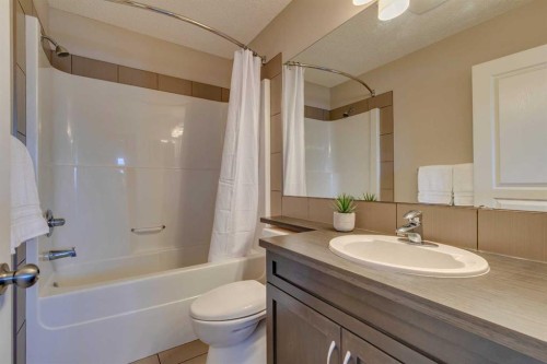 467 Mahogany Terrace Se, Calgary, AB - Indoor Photo Showing Bathroom