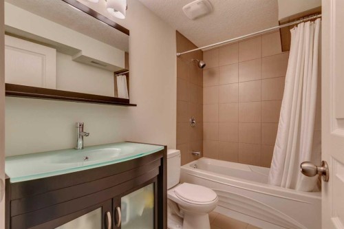467 Mahogany Terrace Se, Calgary, AB - Indoor Photo Showing Bathroom