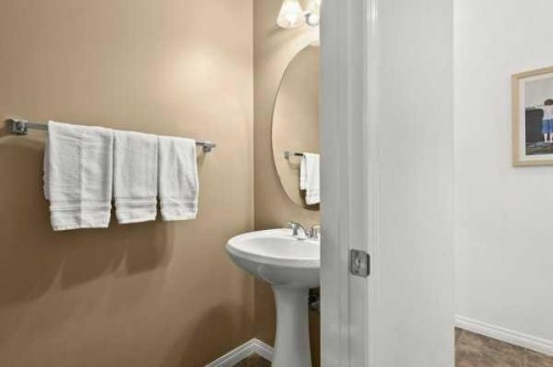 110 Cougar Ridge Circle Sw, Calgary, AB - Indoor Photo Showing Bathroom
