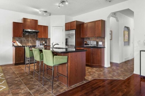 110 Cougar Ridge Circle Sw, Calgary, AB - Indoor Photo Showing Kitchen