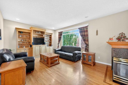 10345 Hamptons Boulevard Nw, Calgary, AB - Indoor Photo Showing Living Room