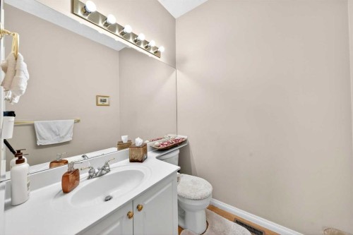 10345 Hamptons Boulevard Nw, Calgary, AB - Indoor Photo Showing Bathroom