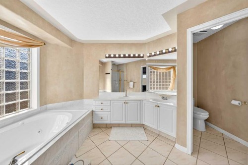 10345 Hamptons Boulevard Nw, Calgary, AB - Indoor Photo Showing Bathroom