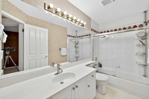 10345 Hamptons Boulevard Nw, Calgary, AB - Indoor Photo Showing Bathroom