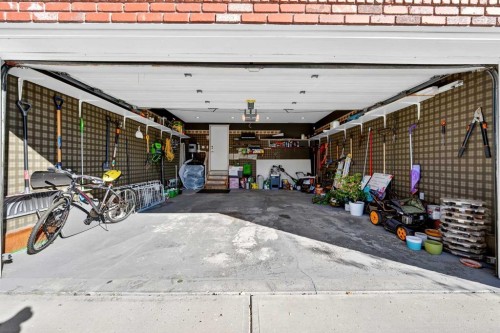 10345 Hamptons Boulevard Nw, Calgary, AB - Indoor Photo Showing Garage