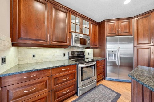 10345 Hamptons Boulevard Nw, Calgary, AB - Indoor Photo Showing Kitchen