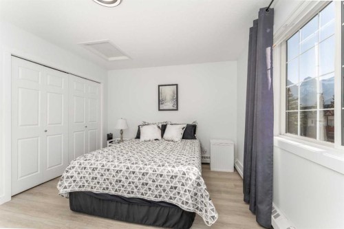 205-112 Kananaskis Way, Canmore, AB - Indoor Photo Showing Bedroom