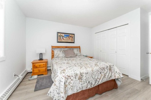 205-112 Kananaskis Way, Canmore, AB - Indoor Photo Showing Bedroom