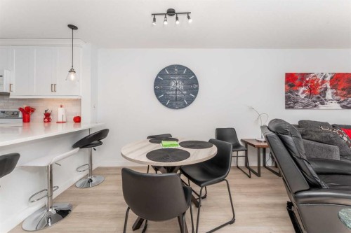 205-112 Kananaskis Way, Canmore, AB - Indoor Photo Showing Dining Room