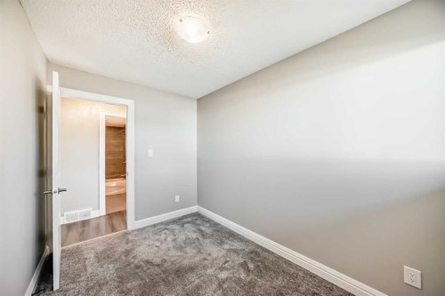 199 Maitland Drive Ne, Calgary, AB - Indoor Photo Showing Other Room