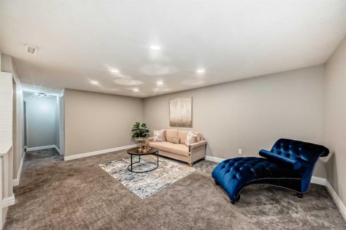 199 Maitland Drive Ne, Calgary, AB - Indoor Photo Showing Other Room