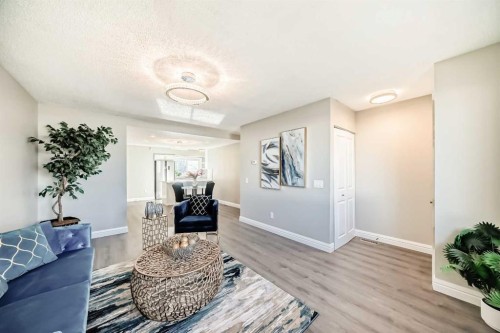 199 Maitland Drive Ne, Calgary, AB - Indoor Photo Showing Living Room
