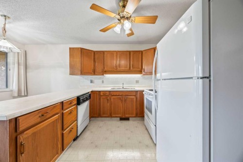 52 Sandarac Circle Nw, Calgary, AB - Indoor Photo Showing Kitchen