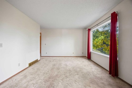 52 Sandarac Circle Nw, Calgary, AB - Indoor Photo Showing Other Room