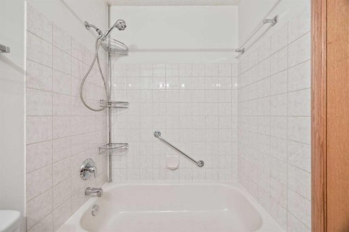 52 Sandarac Circle Nw, Calgary, AB - Indoor Photo Showing Bathroom