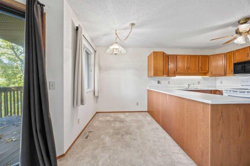 52 Sandarac Circle Nw, Calgary, AB - Indoor Photo Showing Kitchen