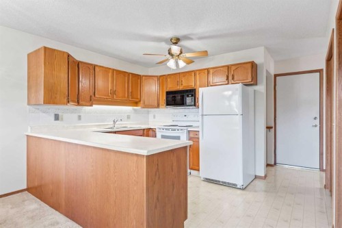 52 Sandarac Circle Nw, Calgary, AB - Indoor Photo Showing Kitchen