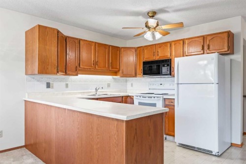 52 Sandarac Circle Nw, Calgary, AB - Indoor Photo Showing Kitchen