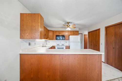 52 Sandarac Circle Nw, Calgary, AB - Indoor Photo Showing Kitchen