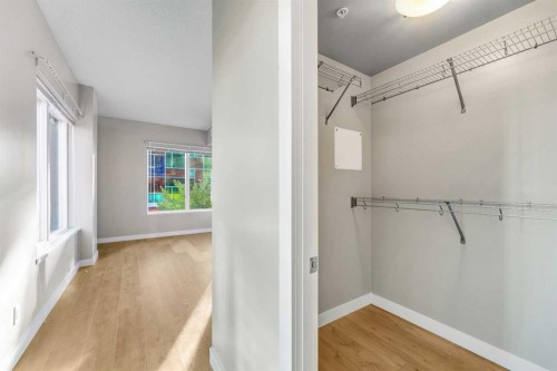 201-215 13 Avenue Sw, Calgary, AB - Indoor With Storage