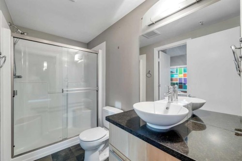 201-215 13 Avenue Sw, Calgary, AB - Indoor Photo Showing Bathroom