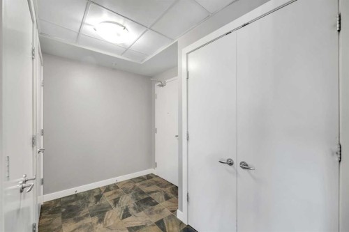 201-215 13 Avenue Sw, Calgary, AB - Indoor Photo Showing Other Room
