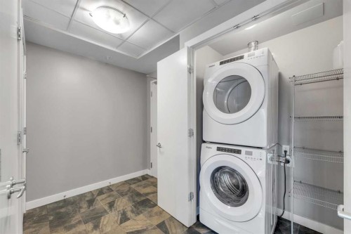 201-215 13 Avenue Sw, Calgary, AB - Indoor Photo Showing Laundry Room