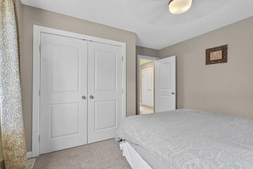 137 Evanspark Circle Nw, Calgary, AB - Indoor Photo Showing Bedroom