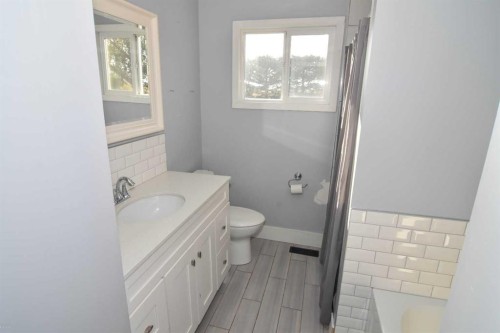 230054 Range Road 255, Rural Wheatland County, AB - Indoor Photo Showing Bathroom