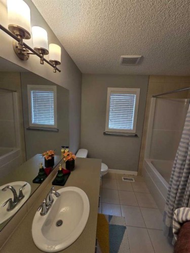 1322 Walden Drive Se, Calgary, AB - Indoor Photo Showing Bathroom