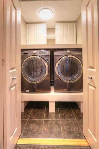 8903 Royal Oak Way Nw, Calgary, AB - Indoor Photo Showing Laundry Room